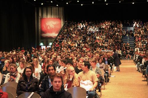 Interessiert verfolgten die Studierenden das umfassende Programm- und Informationsangebot.